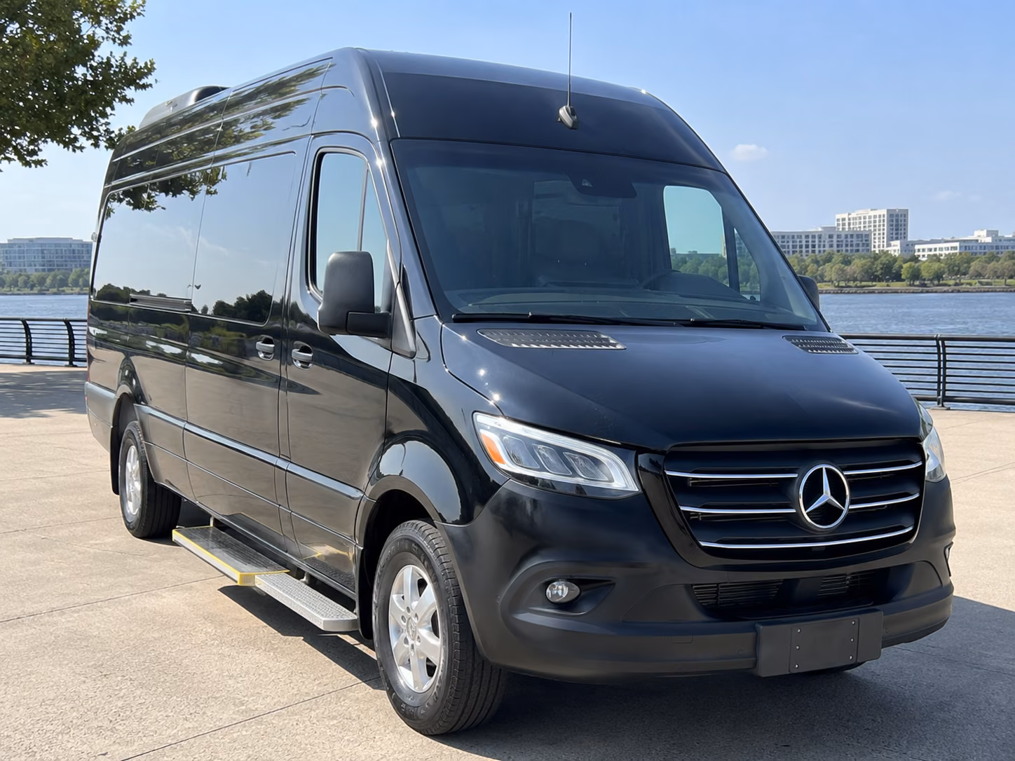 lafayette 18 passenger sprinter van